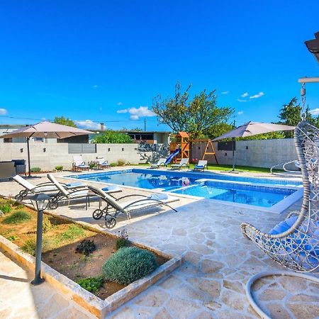 Holiday Home Tower With Private Pool, Sauna And Quads Smilcic ภายนอก รูปภาพ