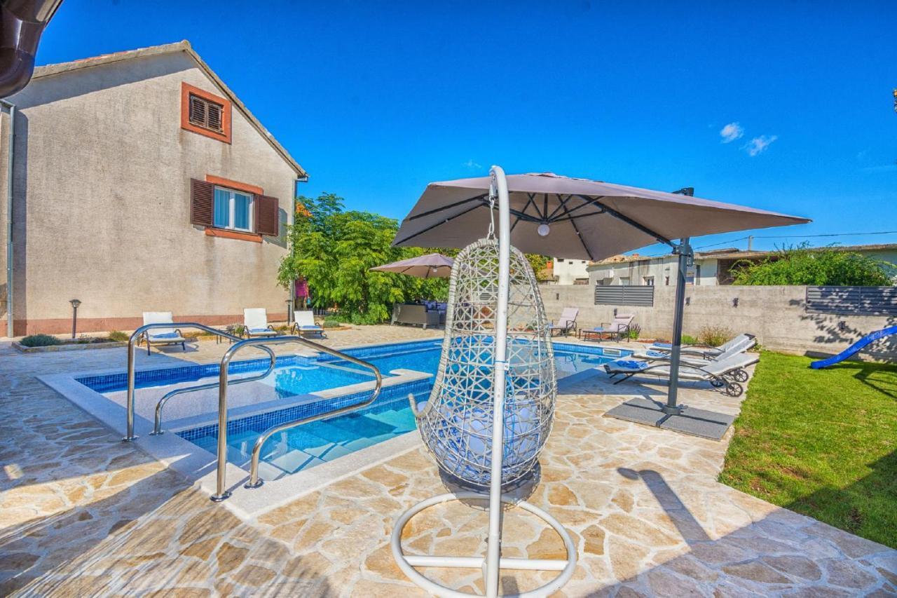 Holiday Home Tower With Private Pool, Sauna And Quads Smilcic ภายนอก รูปภาพ