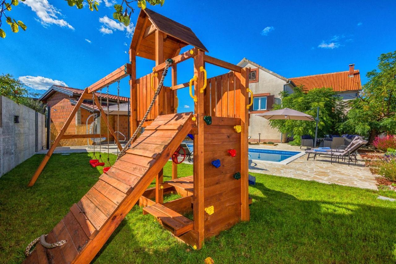 Holiday Home Tower With Private Pool, Sauna And Quads Smilcic ภายนอก รูปภาพ