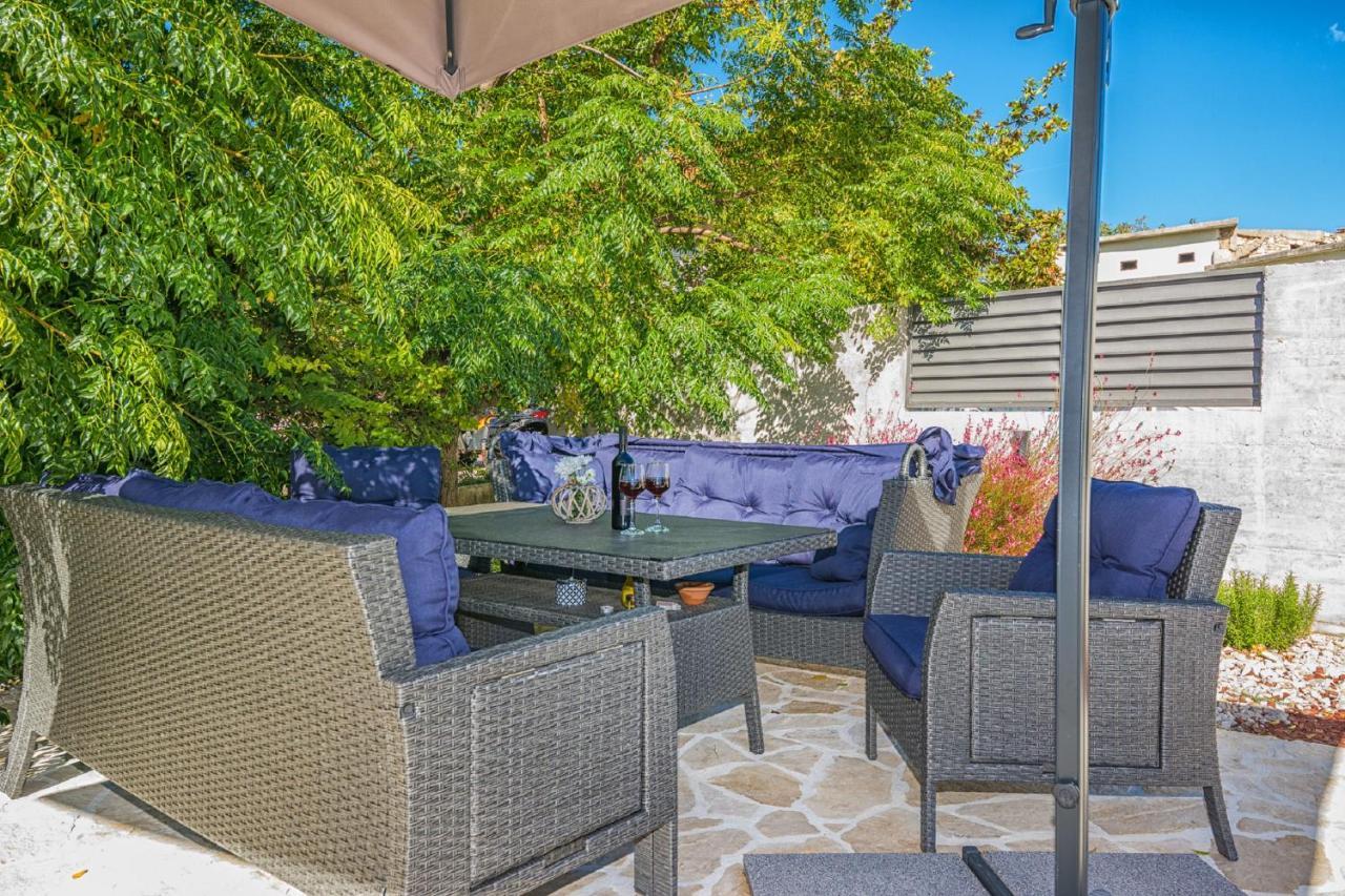 Holiday Home Tower With Private Pool, Sauna And Quads Smilcic ภายนอก รูปภาพ