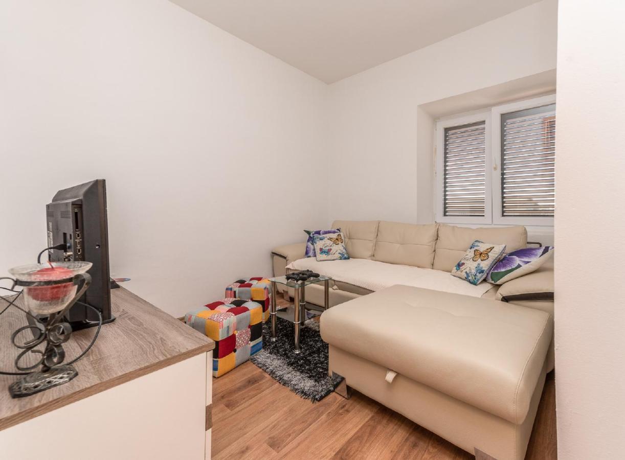 Holiday Home Tower With Private Pool, Sauna And Quads Smilcic ภายนอก รูปภาพ