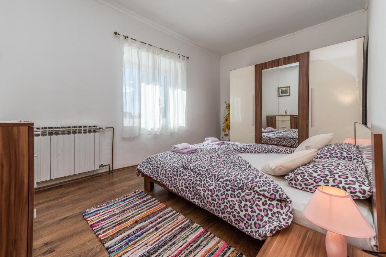 Holiday Home Tower With Private Pool, Sauna And Quads Smilcic ภายนอก รูปภาพ